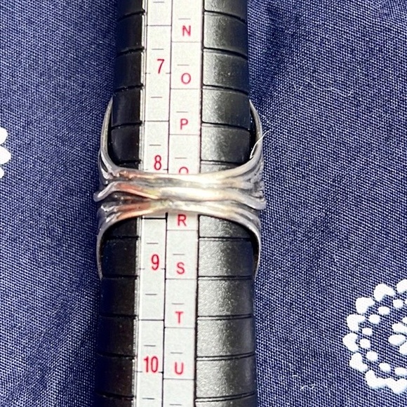 Sterling Silver Ring with Cubic Zirconias - Picture 9 of 9